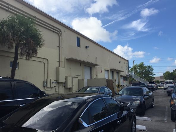Bank-Owned Cold Storage Warehouse (USDA-Approved) & Expansion Lot : 290 SW 14th Ave, Pompano Beach, FL 33069